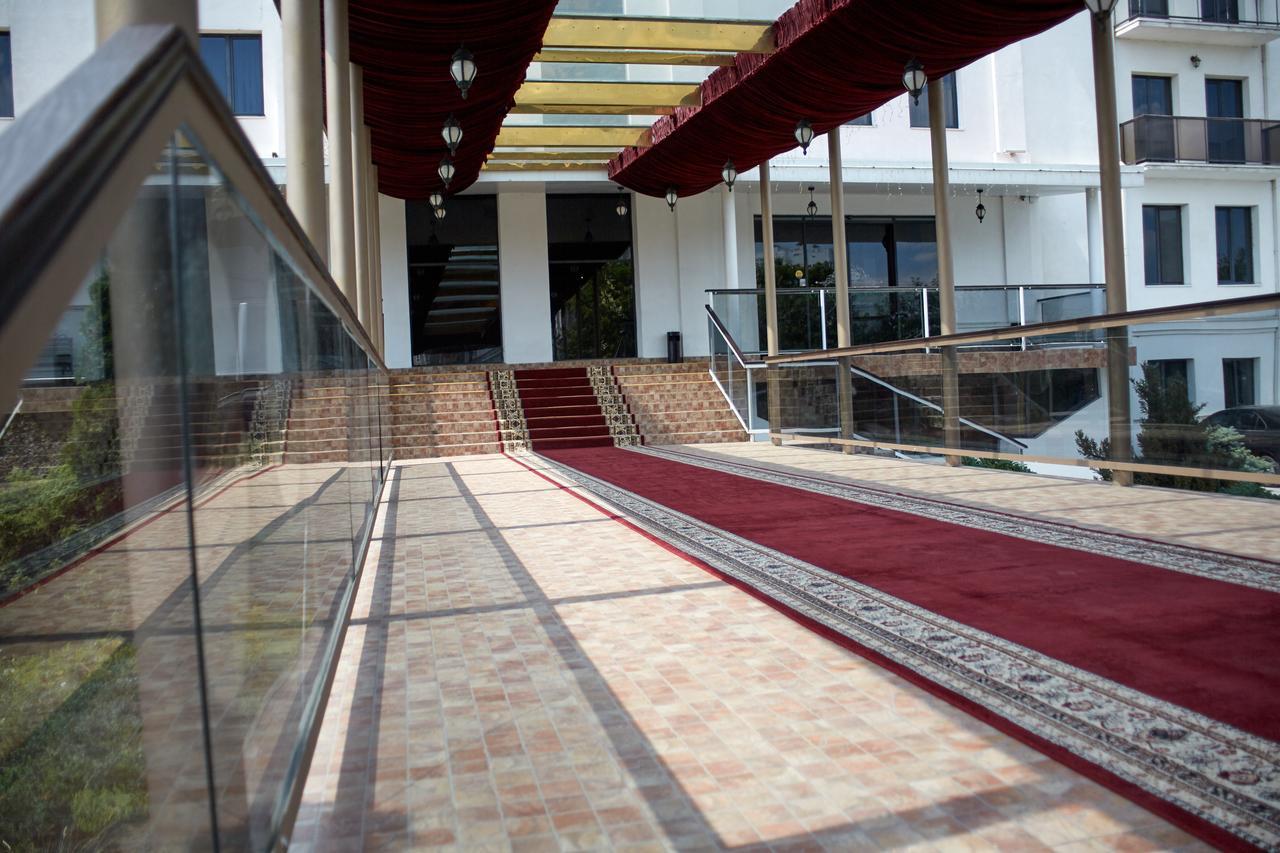 Garden Hall Ternópil Exterior foto
